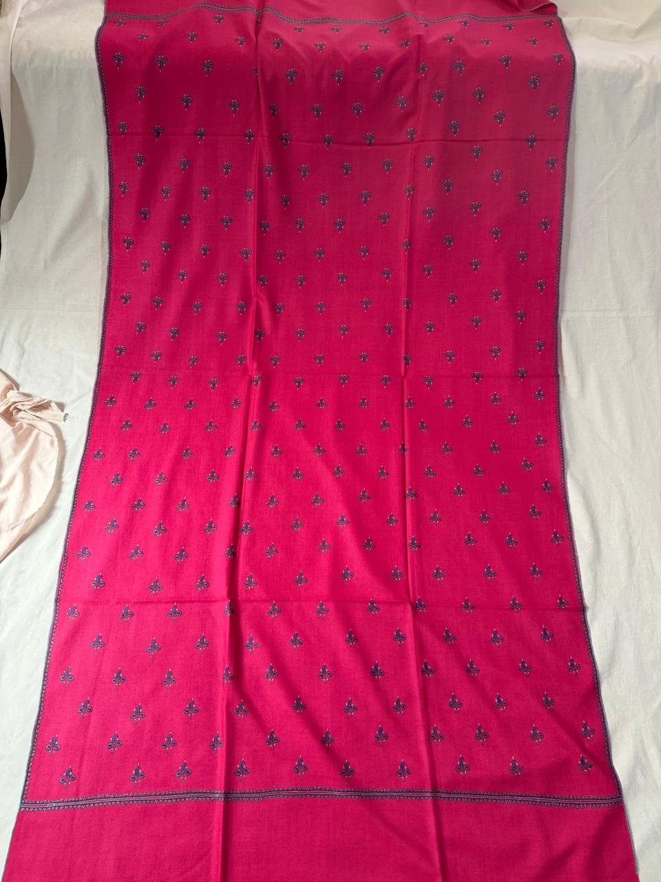 Pure pashmina handmade embroidery beautiful boti border